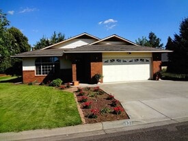 Building Photo - 1831 Fairway Dr