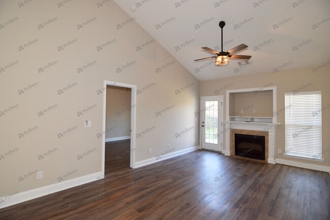 Building Photo - $1,350 - 2 Bed/2 Bath House for rent in Gr...