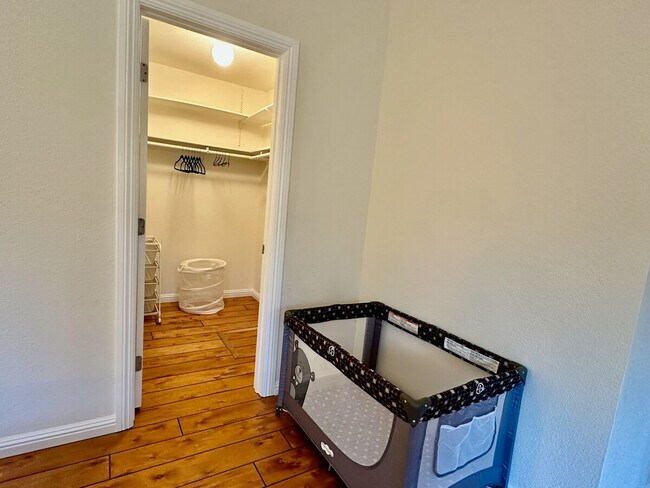 Building Photo - 6505 Skyfarm Dr