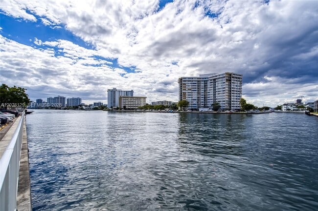 Building Photo - 1833 S Ocean Dr