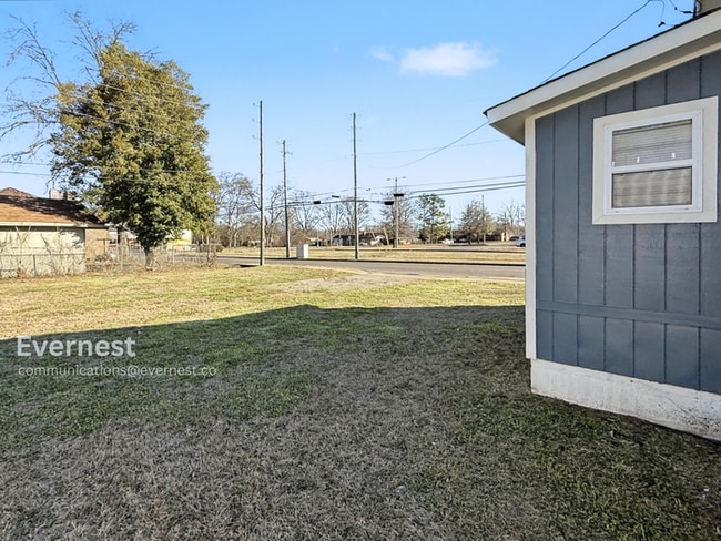 Building Photo - 3335 31st Pl N