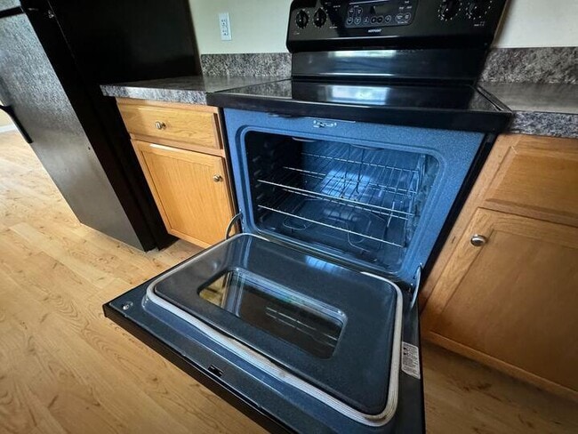 Building Photo - 601 Honeysuckle Ln