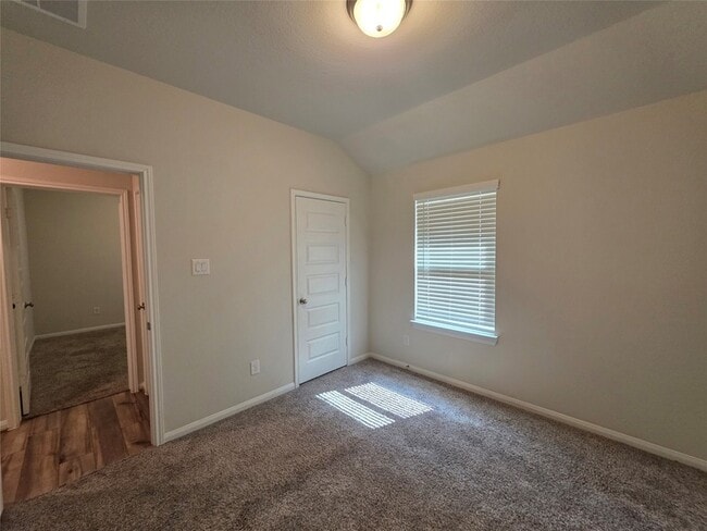 Building Photo - 2011 Cherryvale Dr