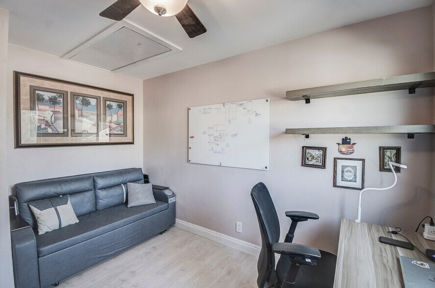 Building Photo - 11 Seamist Ct