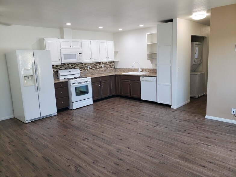 Primary Photo - 1261 Victor St