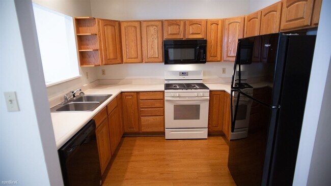 Building Photo - 2 br, 2.5 bath Townhome - The Gables The G...