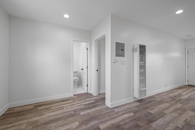 Building Photo - 1308 N Mulberry St