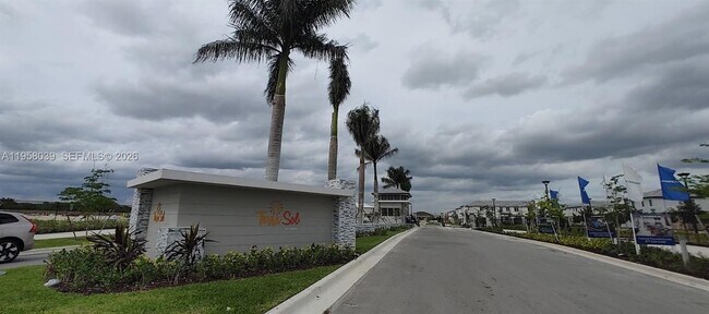 Building Photo - 689 SE 13th St Cir