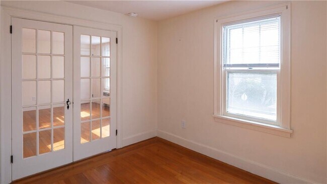 Building Photo - 118 Ruggles Ave