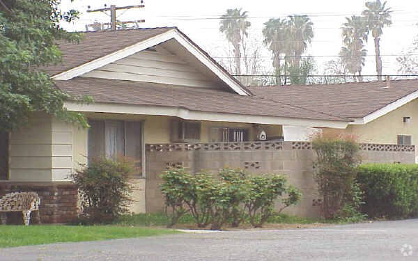 Primary Photo - Roosevelt Courts