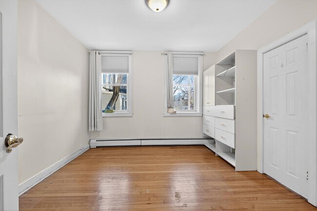 Building Photo - 105 8th St