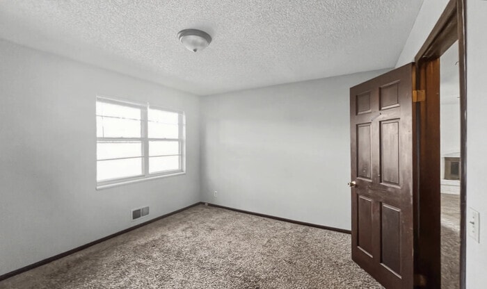 Building Photo - 2356 S Crysler Ave