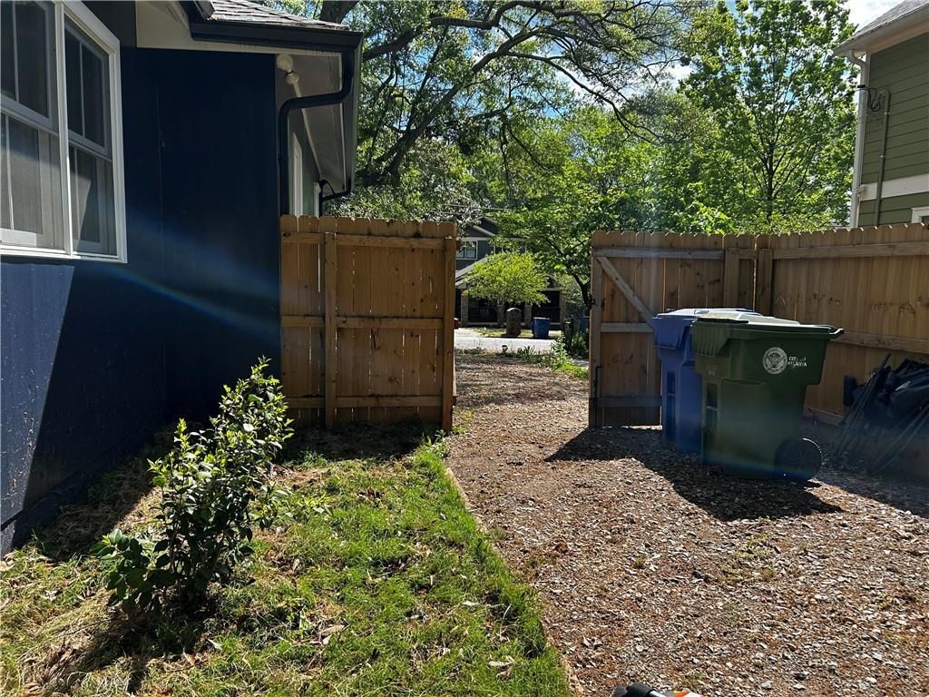 Building Photo - 111 Clifton St SE