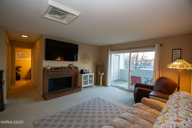 Building Photo - 2127 Roundhouse Rd