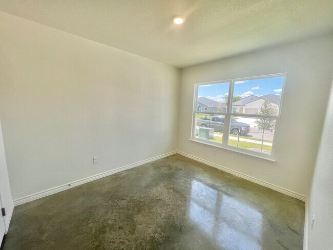 Building Photo - ** NEW / BEAUTIFUL / SPACIOUS / MODERN **