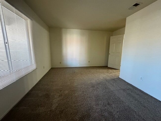 Building Photo - 2BR Condo w/Marina and Dock-Gated Waterfront Complex