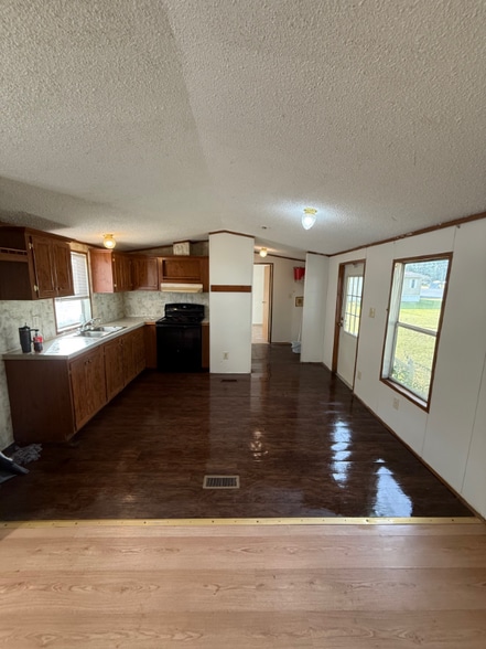 Building Photo - 408 Mooney St