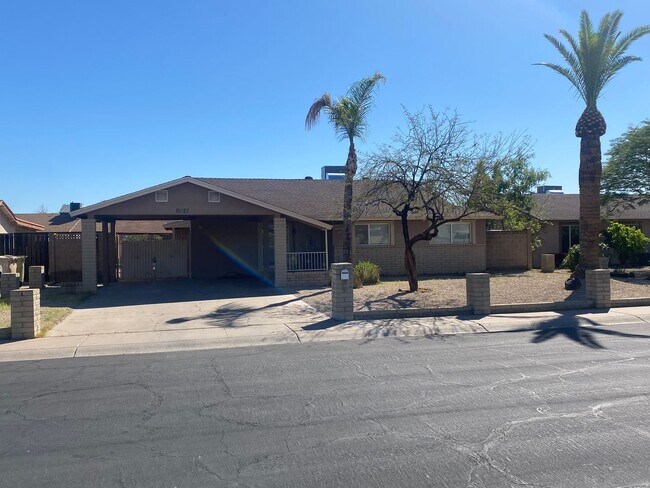 Building Photo - Nicely updated 3/2 SFH in Glendale w no HOA