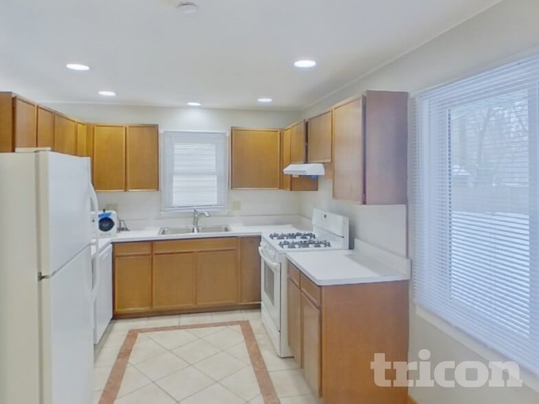 Building Photo - 2605 Eastman Dr