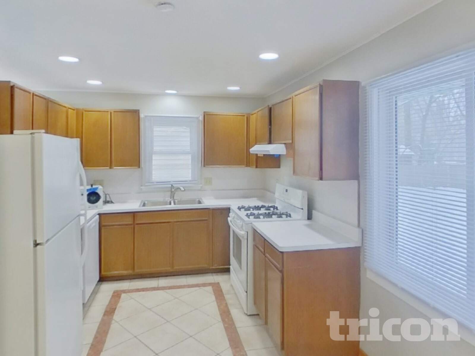 Building Photo - 2605 Eastman Dr