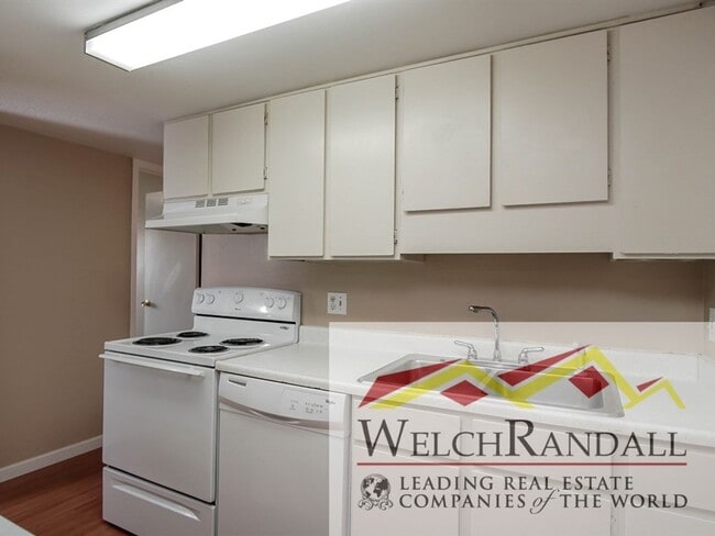 Building Photo - Your Roy Condo Retreat – 2 Bed, 1 Bath, Mo...