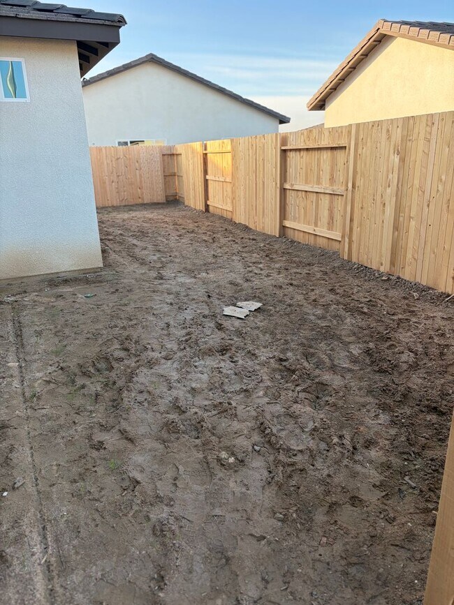 Building Photo - 6010 Cougar Trl