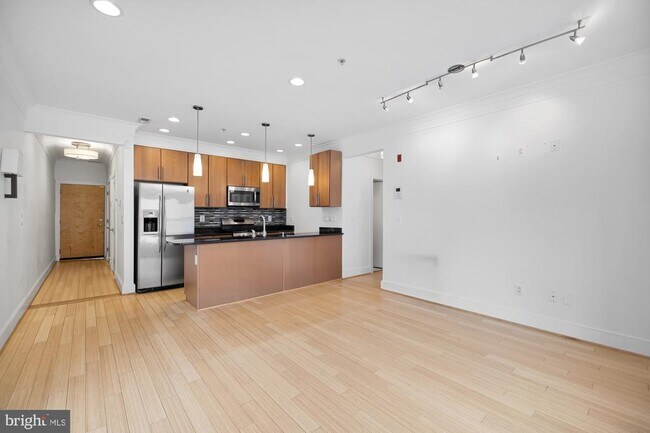 Building Photo - 449 R St NW