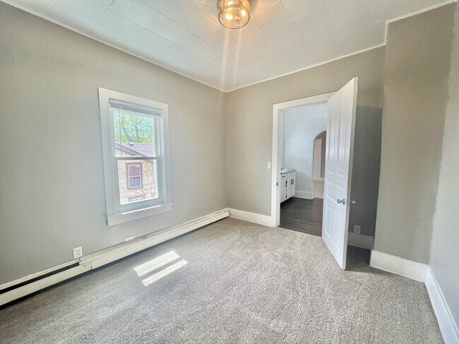 Building Photo - 306 N Academy St