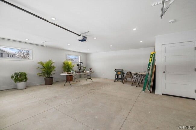 Building Photo - 855 Madison Ave