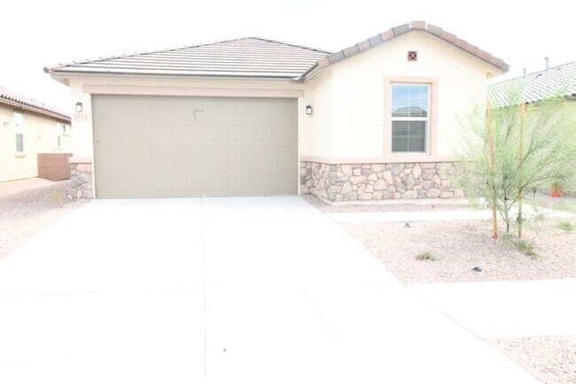 Building Photo - 5523 W Monterey Dr