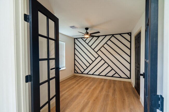 Building Photo - 1402 Bayou Shore Dr