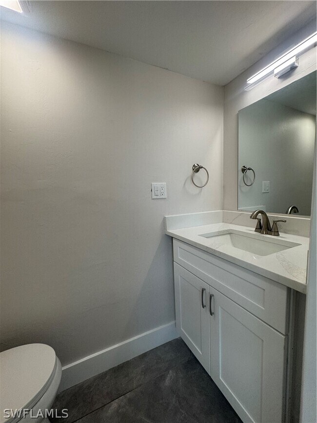 Building Photo - 637 12th Ave S