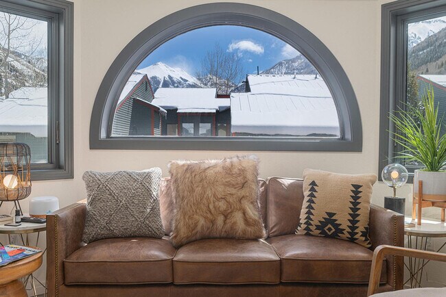 Building Photo - 280 Mahoney Dr