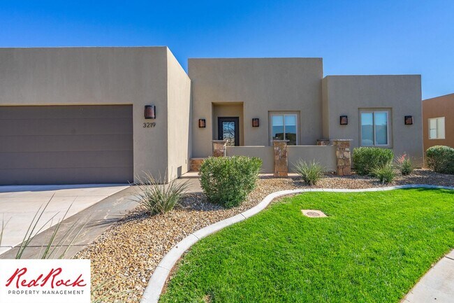 Building Photo - 4 Bedroom Luxury Home Near Sand Hollow