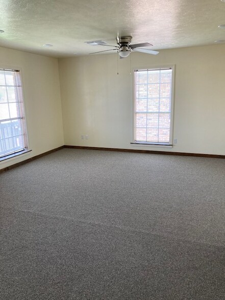 Building Photo - 5018 Desoto St