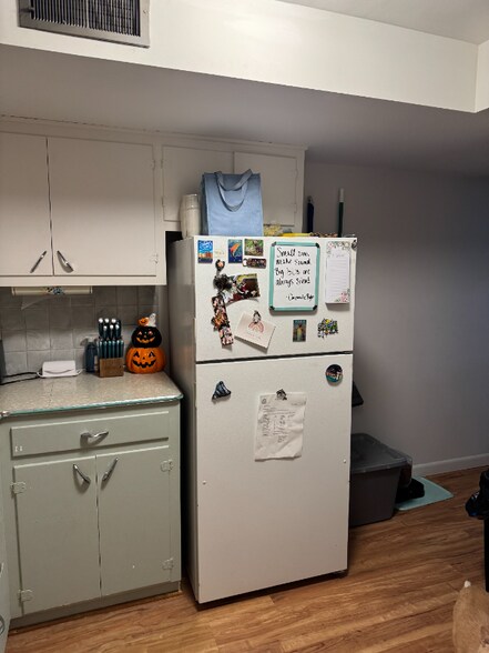 Building Photo - 619 Parkhill Dr