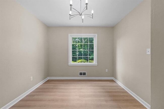 Building Photo - 725 Temple Ct