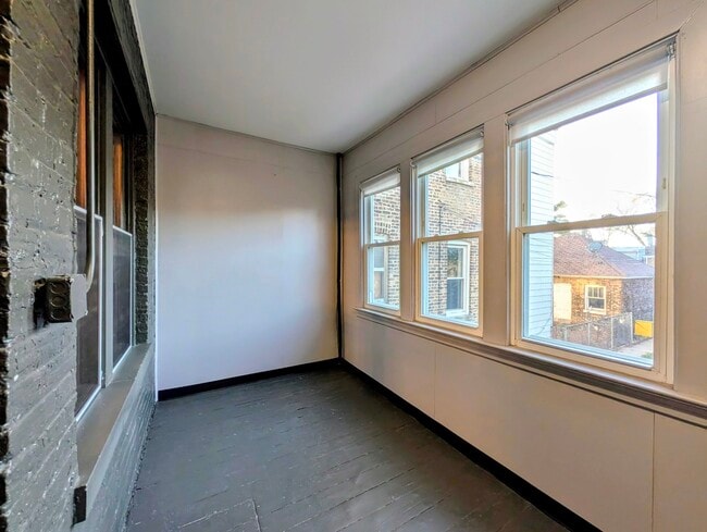 Building Photo - 3334 S May St