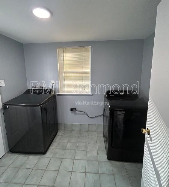 Building Photo - 10505 Queensway Ct