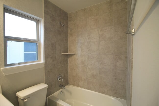 Building Photo - 11917 Oakmont Valley Trace