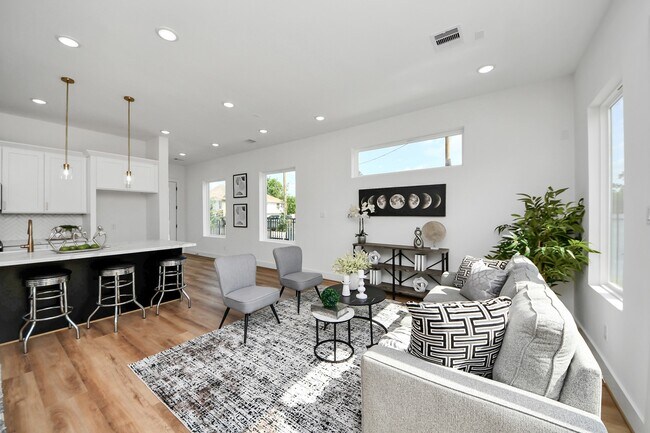 Building Photo - 2430 Harrington St