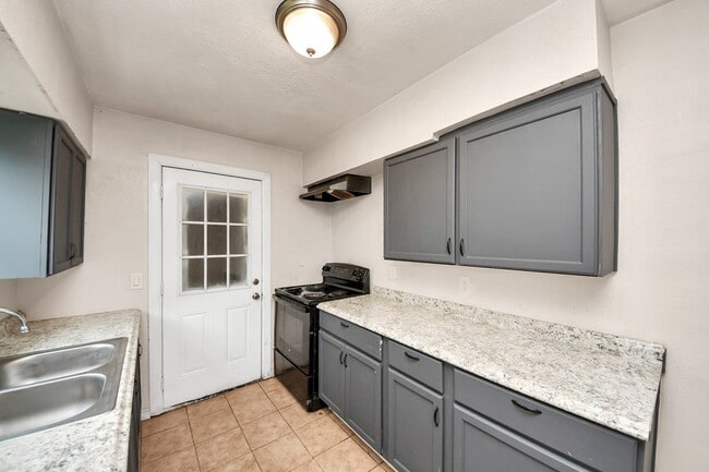 Building Photo - 10506 Sierra Dr