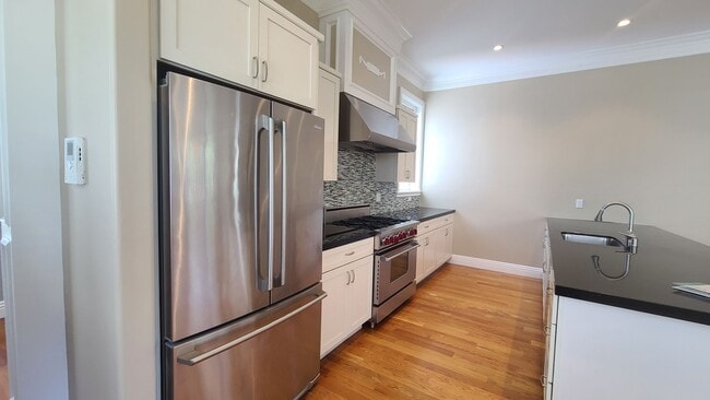 Building Photo - Updated top of the line Edwardian House in...