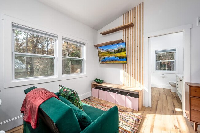 Building Photo - 288 Stone Wall Rd