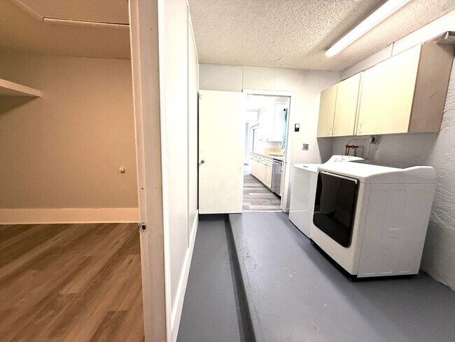 Building Photo - 16394 Pimlico Dr E
