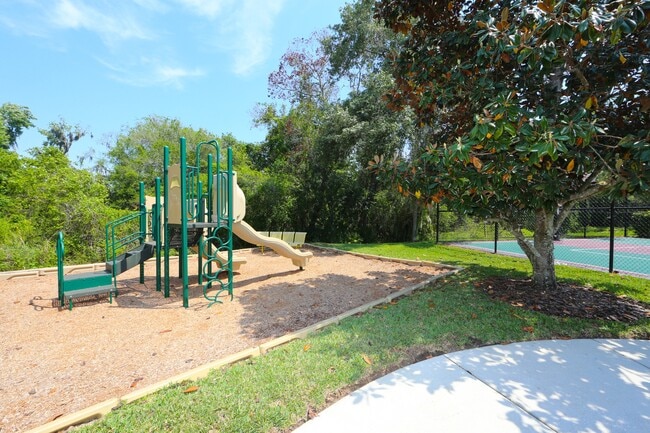 Building Photo - 8114 Villa Grande Ct