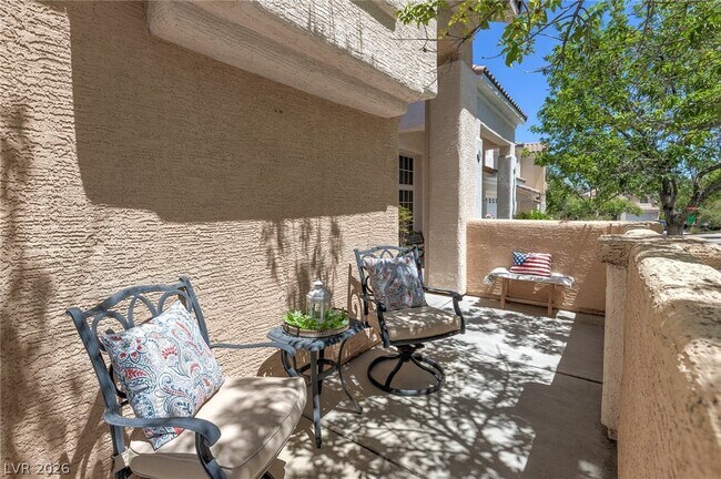 Building Photo - 2025 Shining Feather Ln