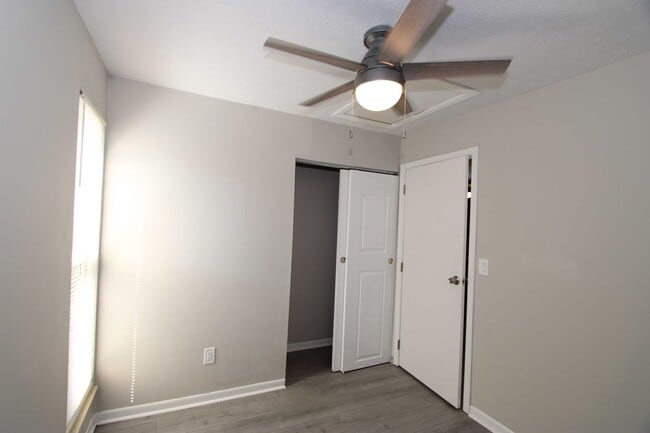 Building Photo - Stunning Remodeled 4 Bed 2 Bath Home