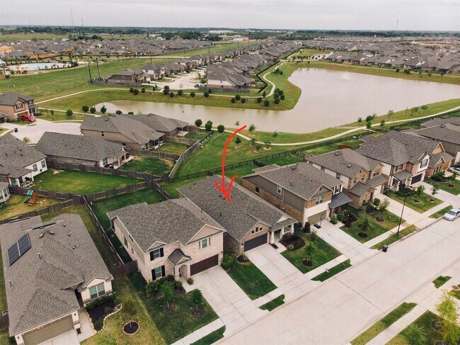 Building Photo - 24527 Royal Pike Dr