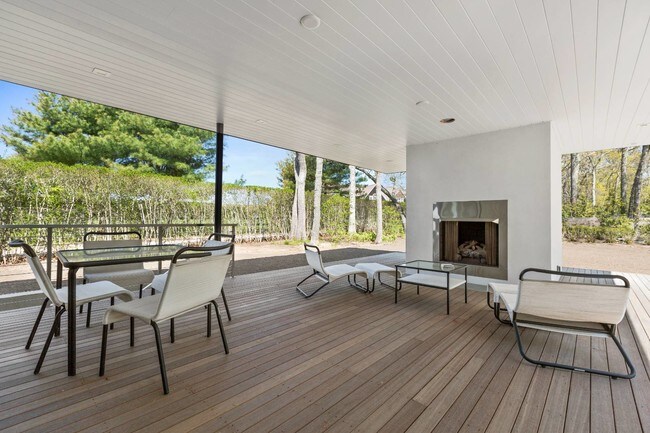 Building Photo - 507 Edge of Woods Rd